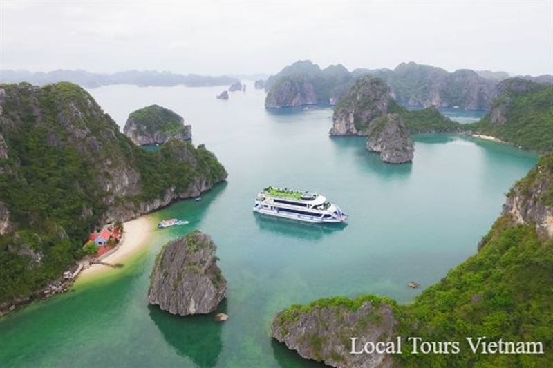 Best Halong Bay Cruises for Young Traveler with Live DJ