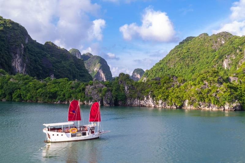 Hanoi - Halong - Sapa - 6 Day Tour