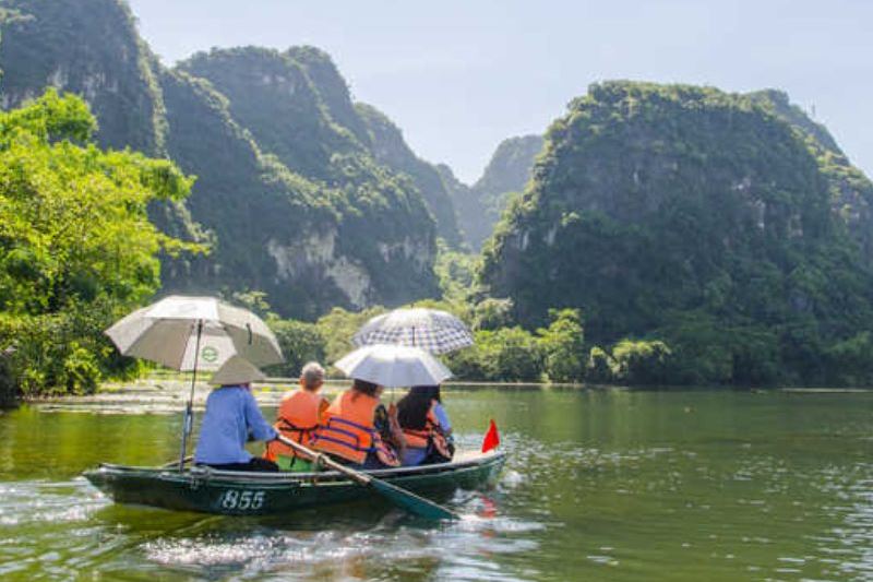 Tour 1 ngày: Bái Đính- Tràng An- Hang Múa