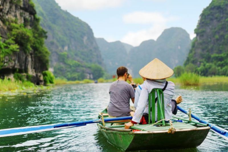 Tour 1 ngày: Bái Đính- Tràng An- Hang Múa