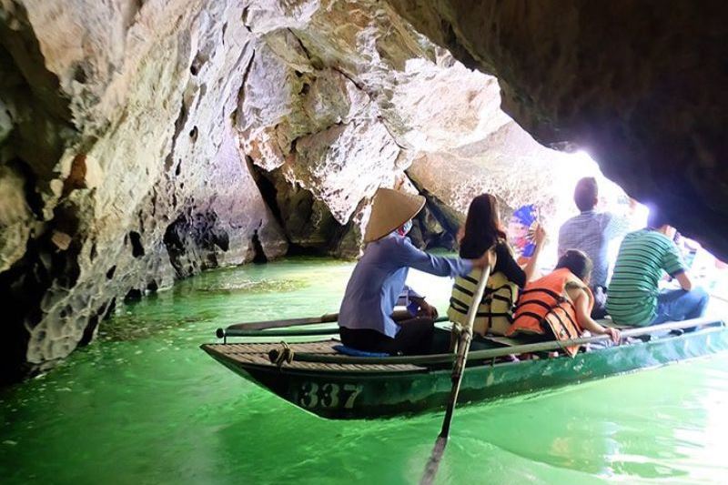 Tour 1 ngày: Bái Đính- Tràng An- Hang Múa