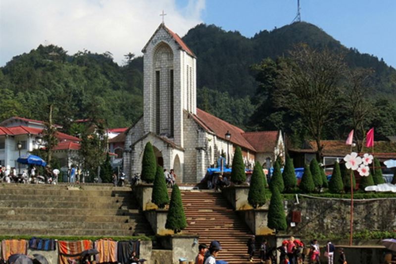 Sapa - Bac Ha Market 2 days 1 night from Hanoi